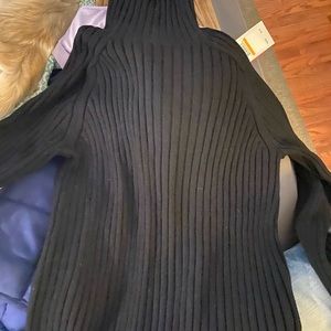 BR Relaxed Ribbed Sweater